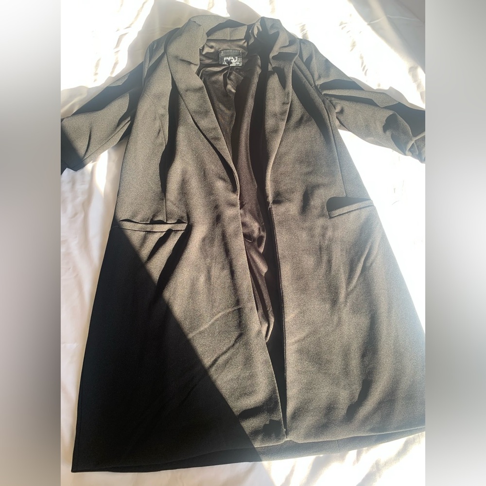 Long coat/Blazer
Very corporate/business or dress down
Perfect for winter ❄️